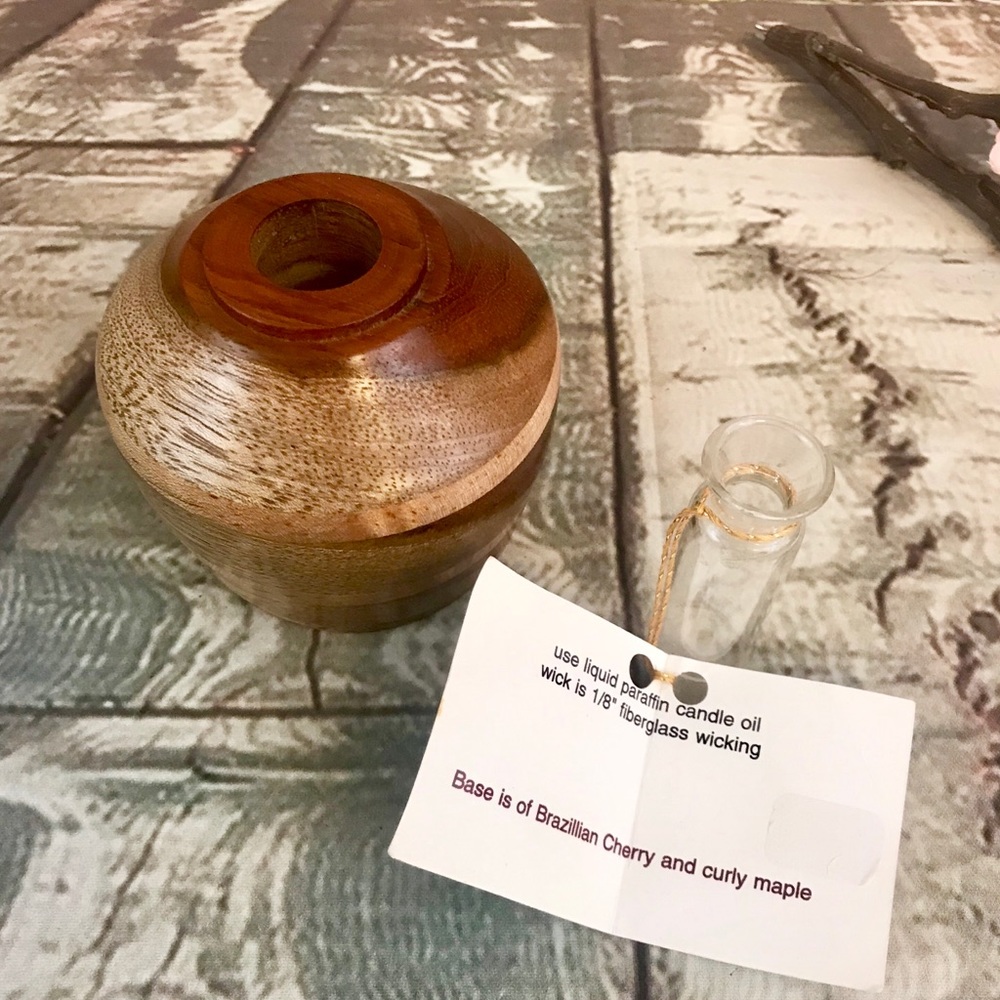 Brazilian Cherry & Curly Maple Wooden Oil Candle - Picture 2 of 7